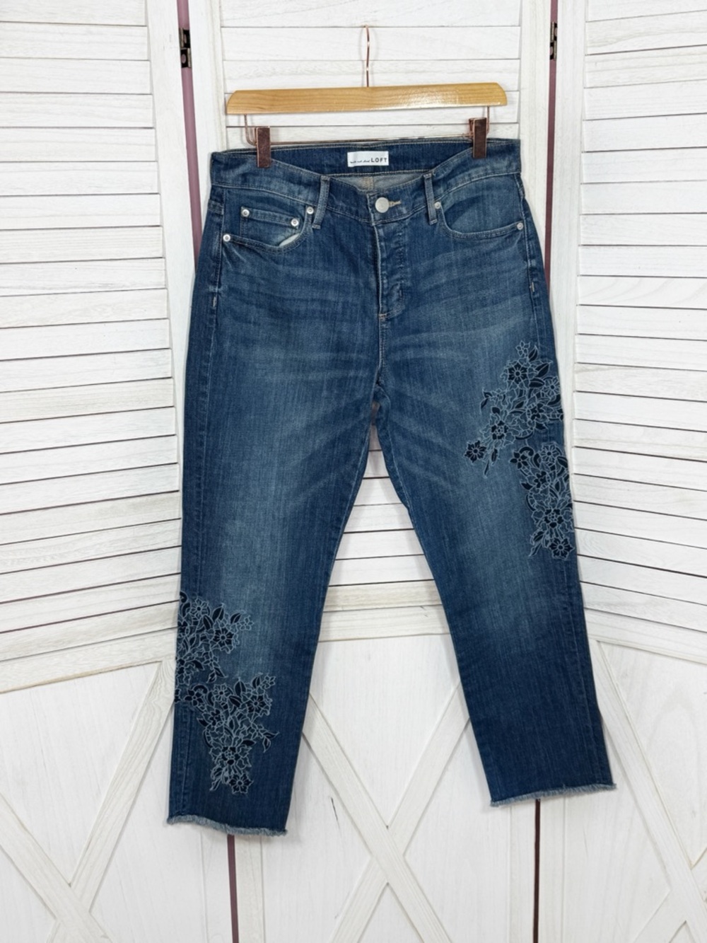 Loft Jeans 4‎ Blue Floral Embroidered Raw Hem Boyfriend Crop Boho Cottagecore - Picture 14 of 14